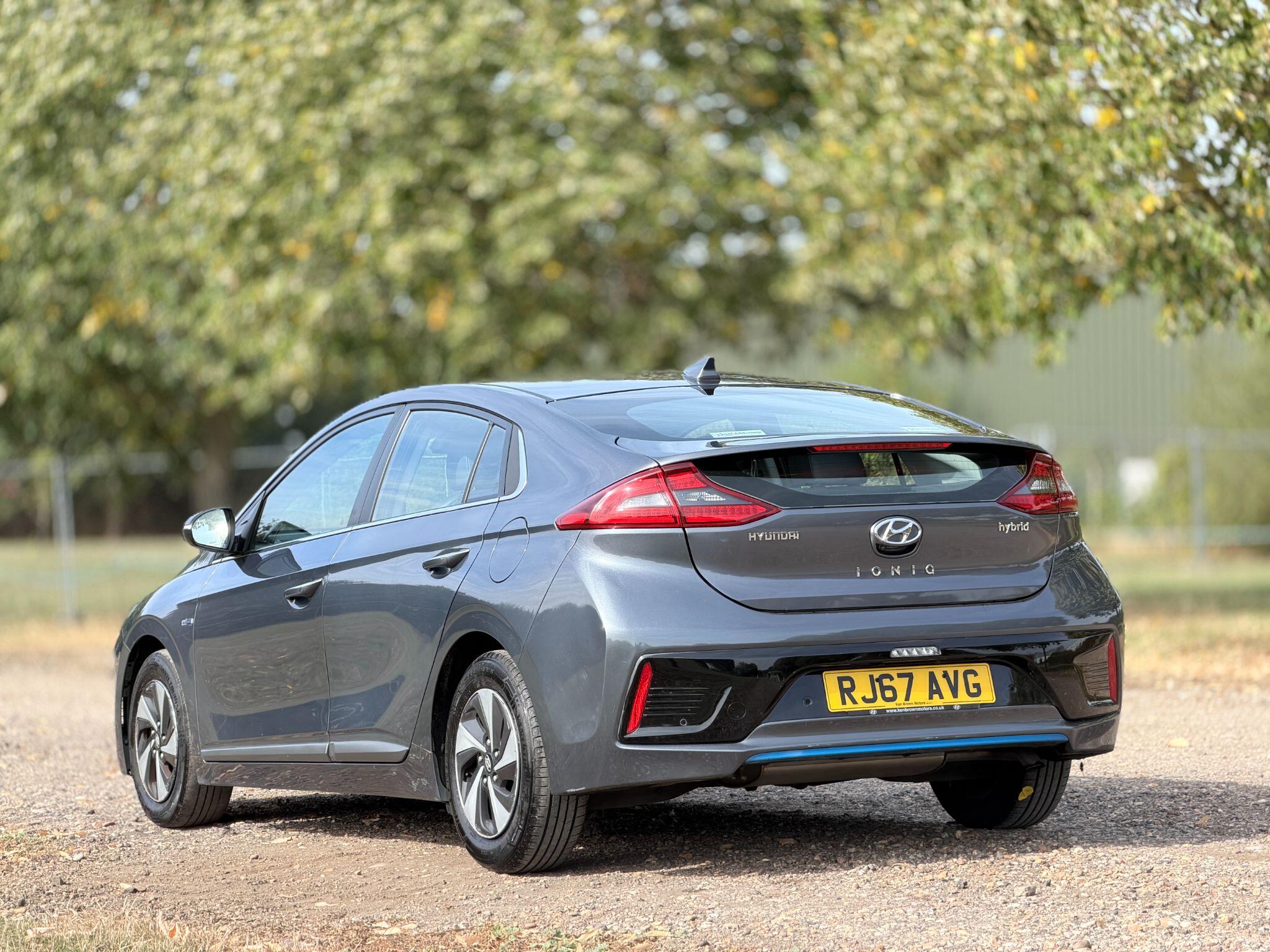 Hyundai Ioniq view 13
