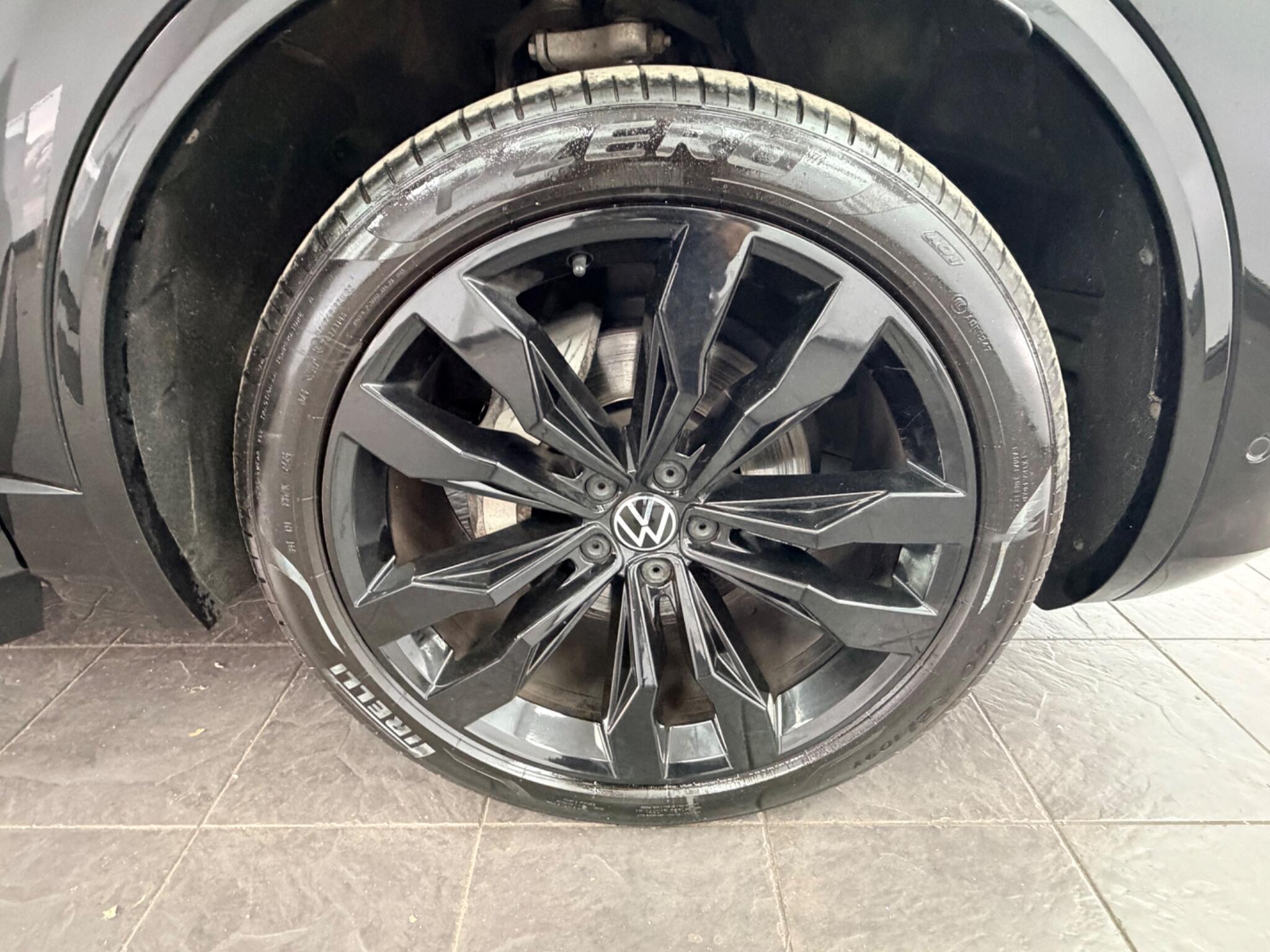 Volkswagen Touareg view 22