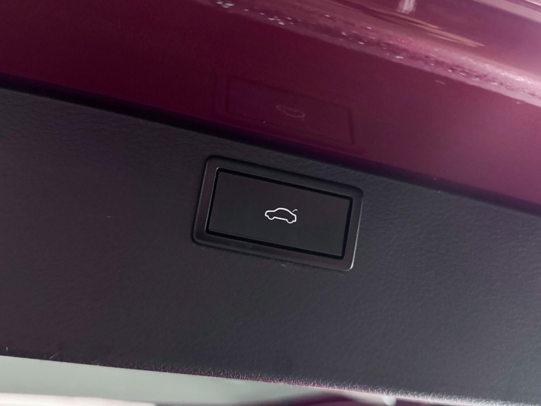 Volkswagen Caravelle view 18