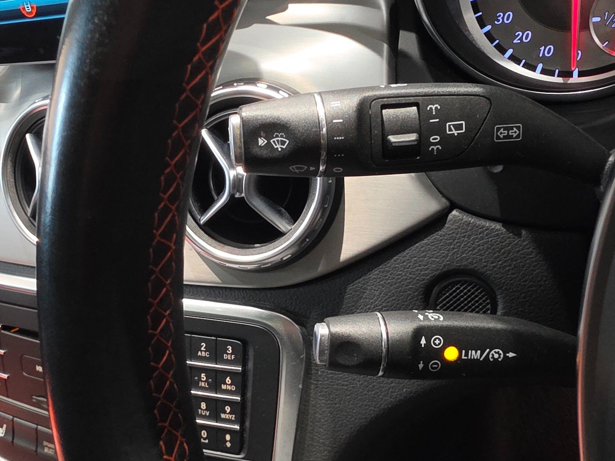Mercedes-Benz GLA view 35