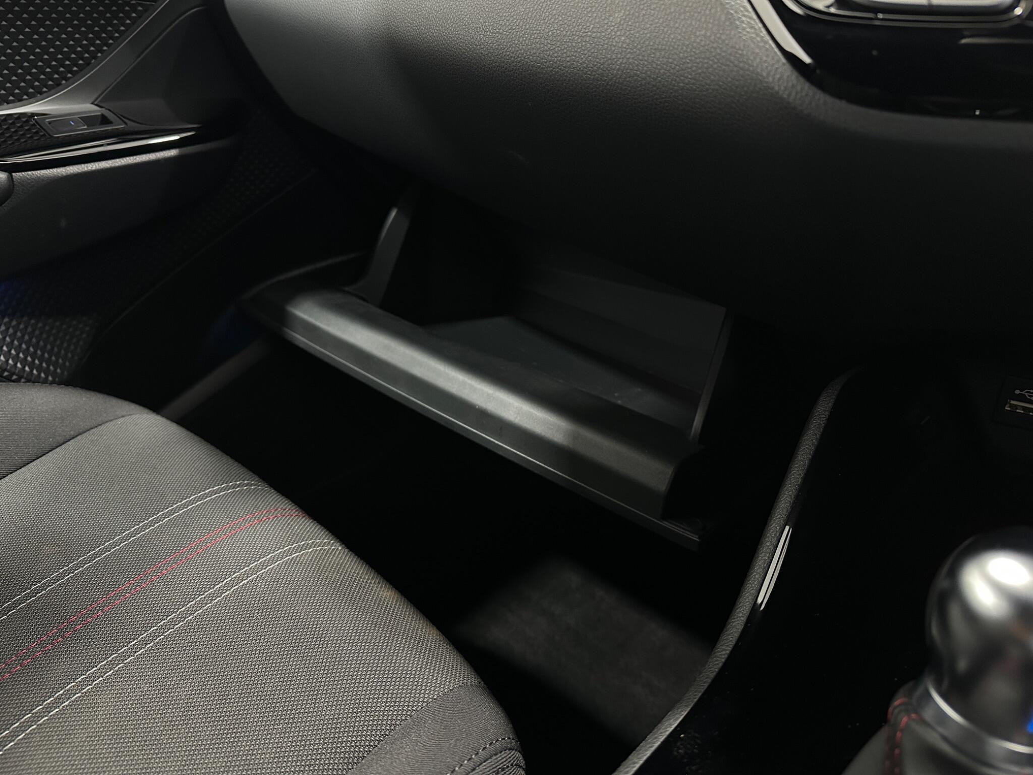 Toyota C-HR view 27