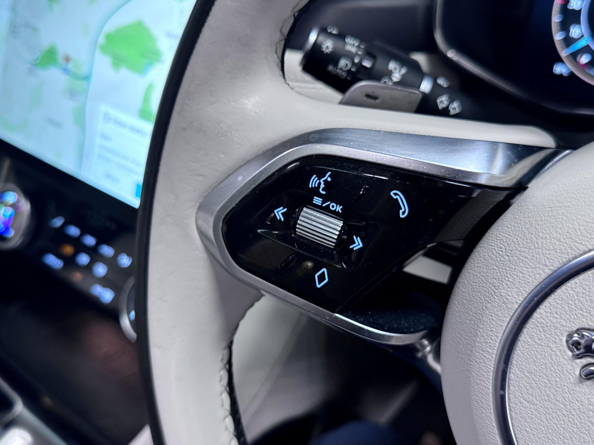Jaguar F-Pace view 9