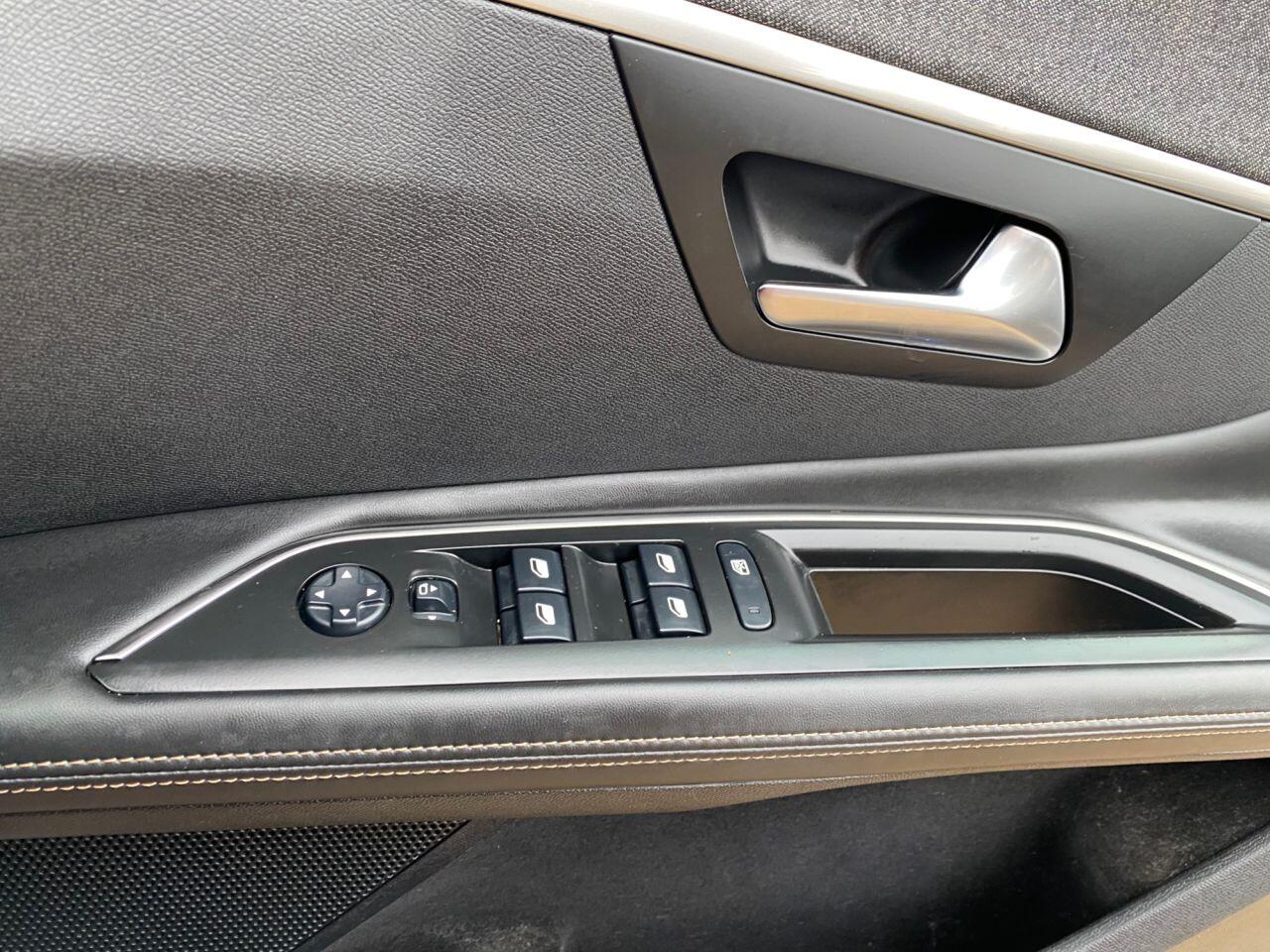 Peugeot 3008 view 34