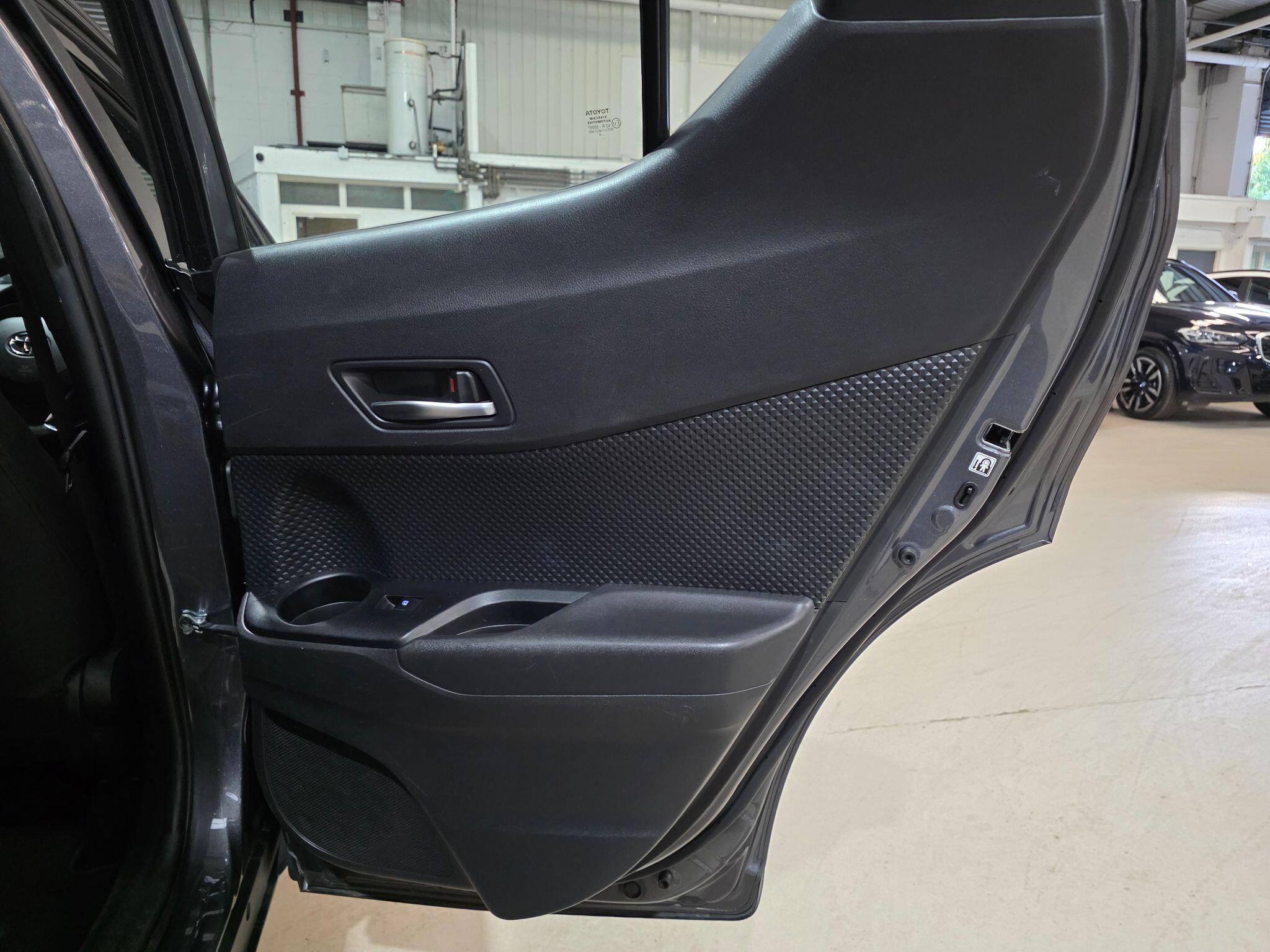 Toyota C-HR view 18