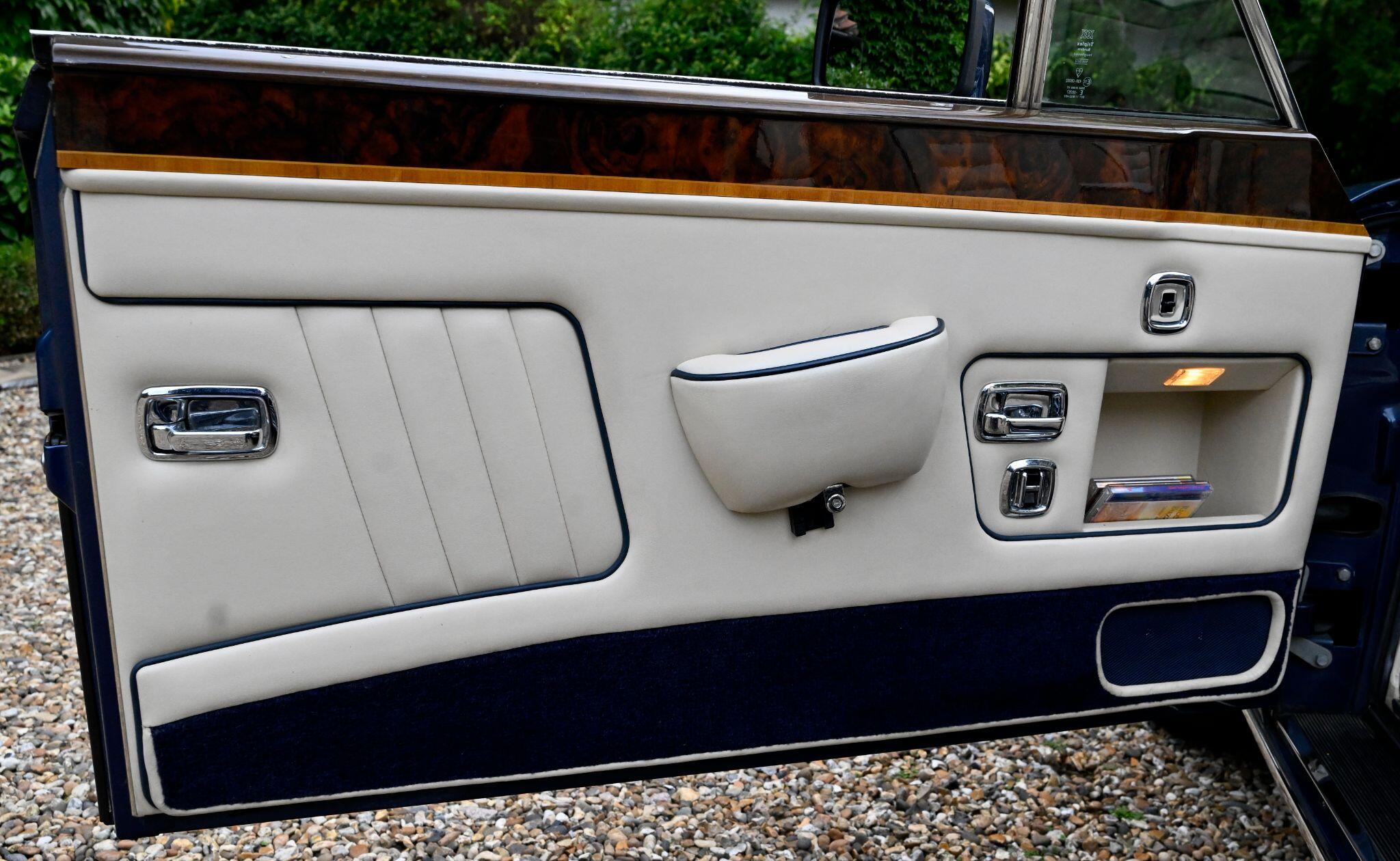 Rolls-Royce Corniche view 38