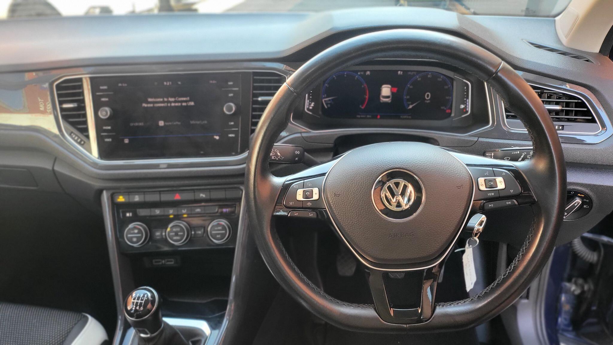 Volkswagen T-Roc view 29