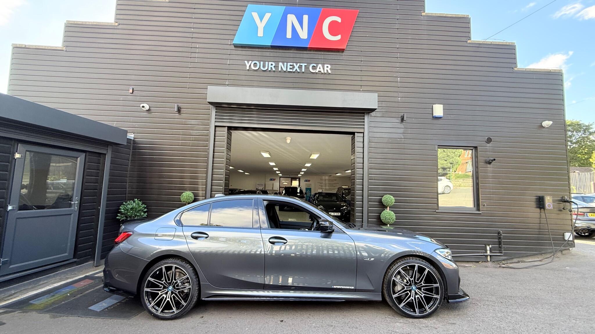 BMW 3 Series view 5