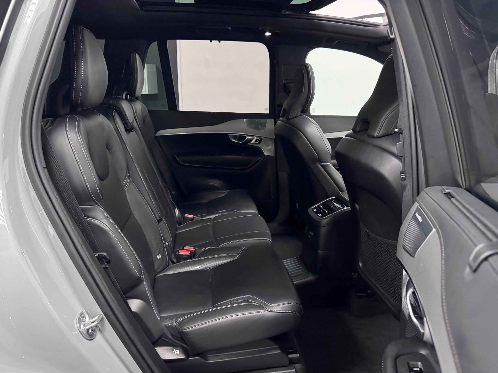 Volvo XC90 view 30