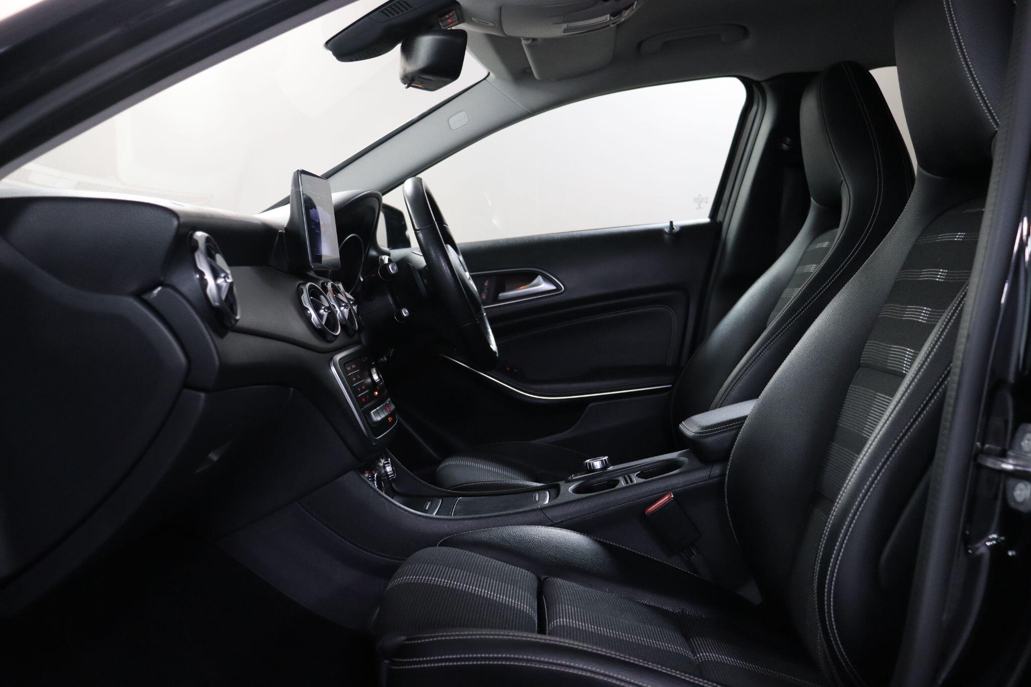 Mercedes-Benz Gla view 41