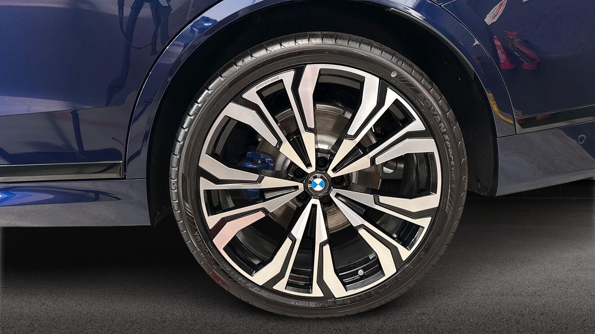 BMW X7 view 14