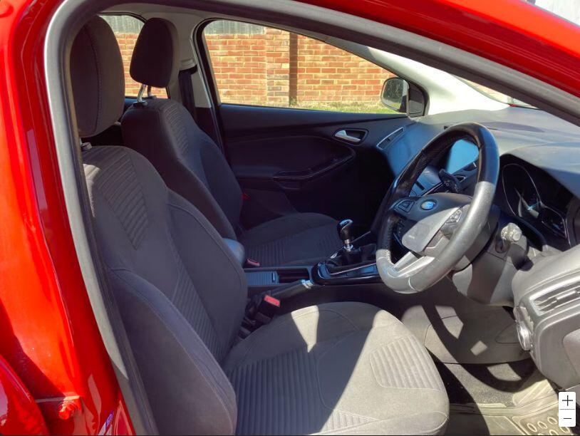 Ford Focus view 6
