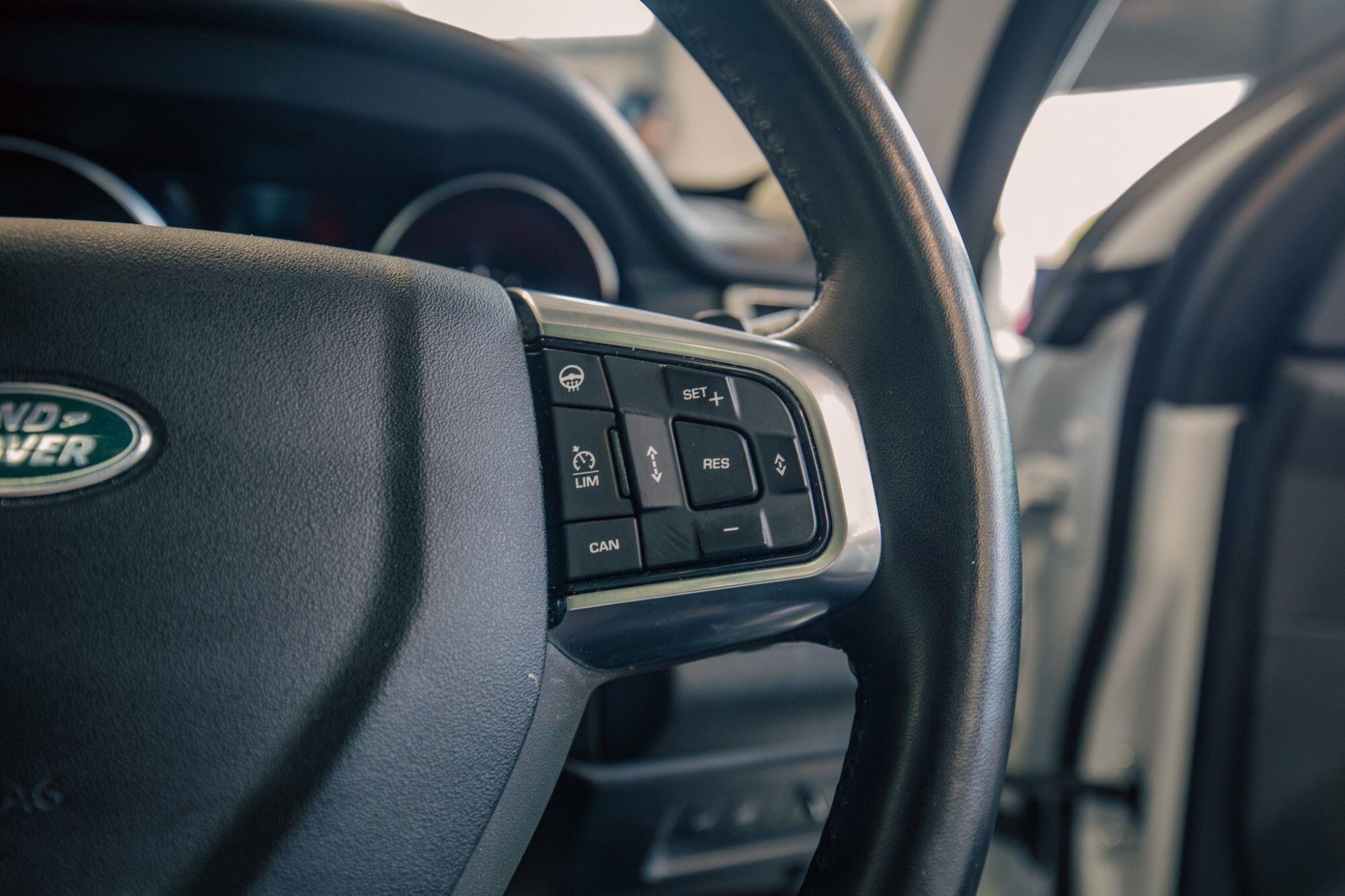 Land Rover Discovery Sport view 11