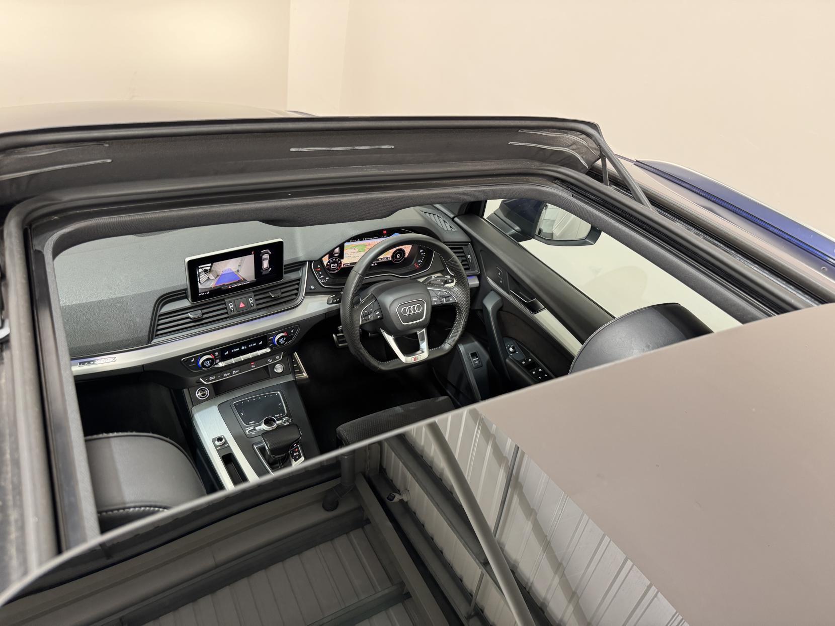Audi Q5 view 12