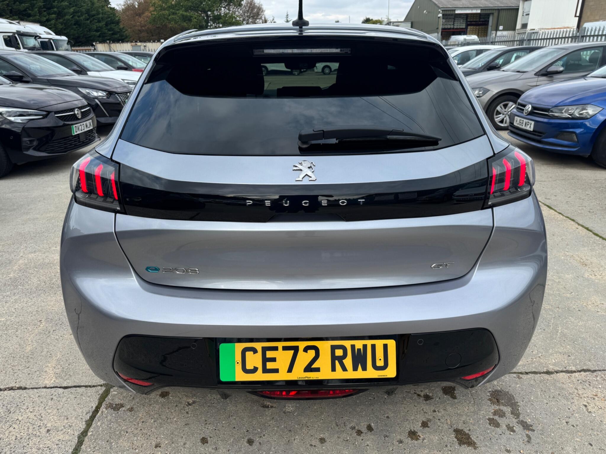 Peugeot E-208 view 11
