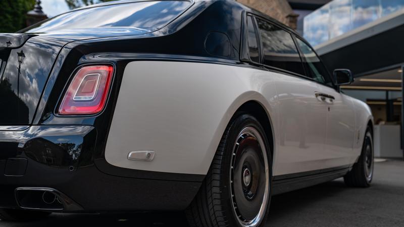 Rolls-Royce Phantom view 10