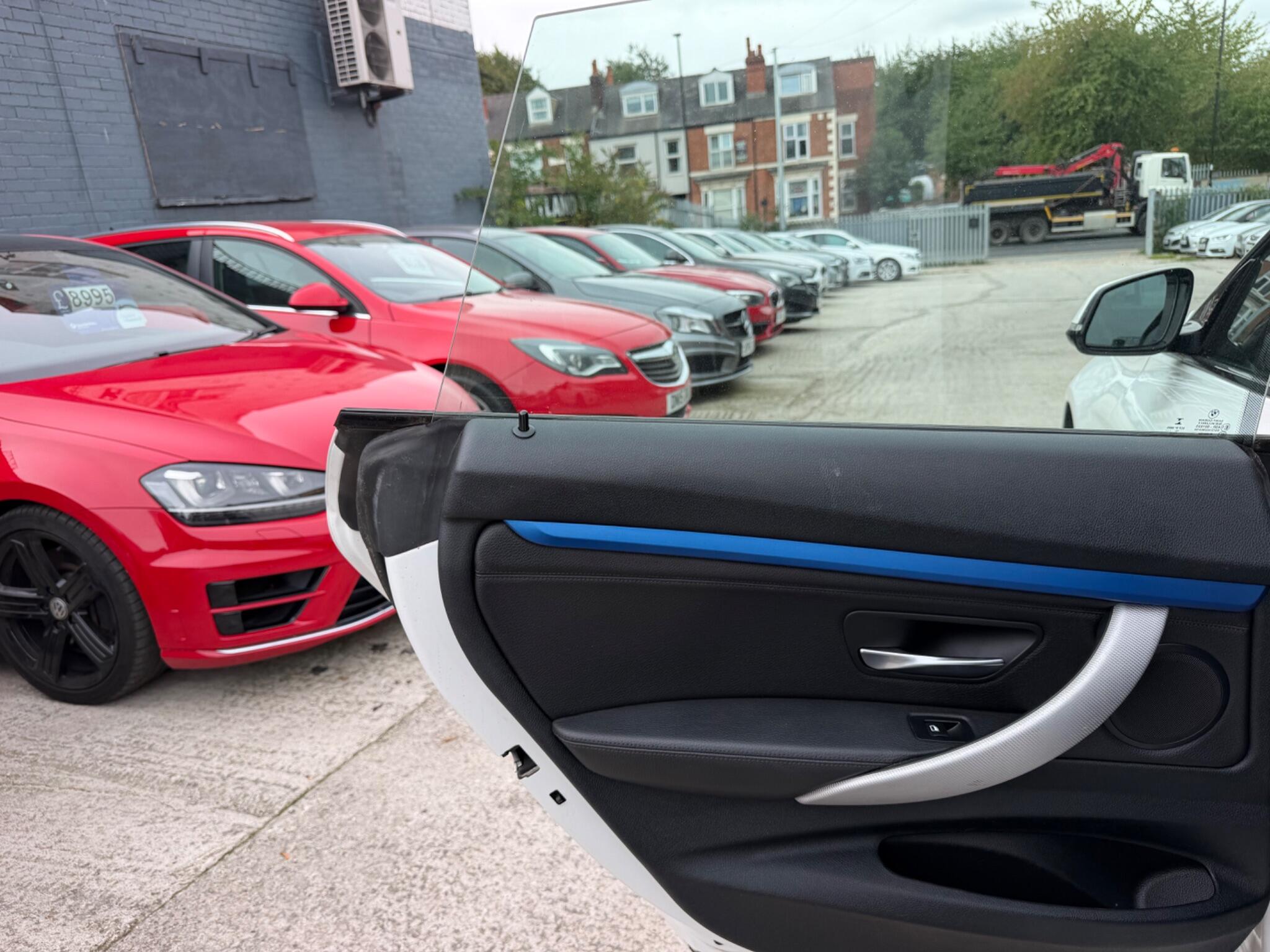 BMW 3 Series view 25