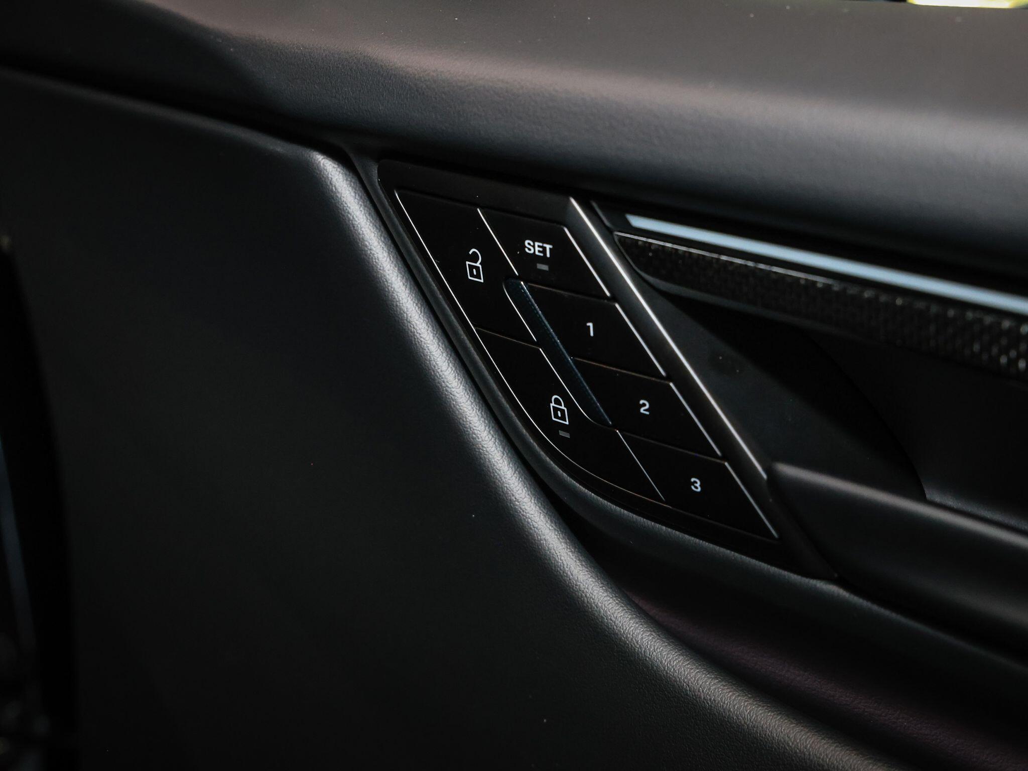 Porsche Macan view 22