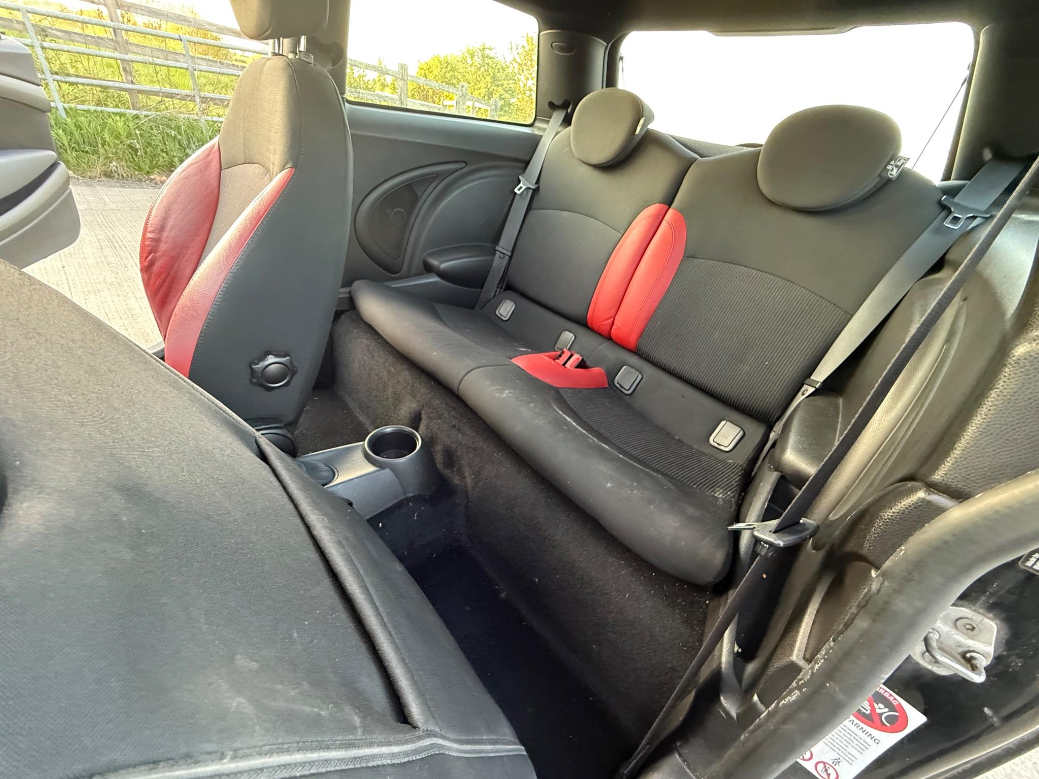 MINI Hatch 1.6 Cooper Euro 5 (s/s) 3dr — photo 28 of 78