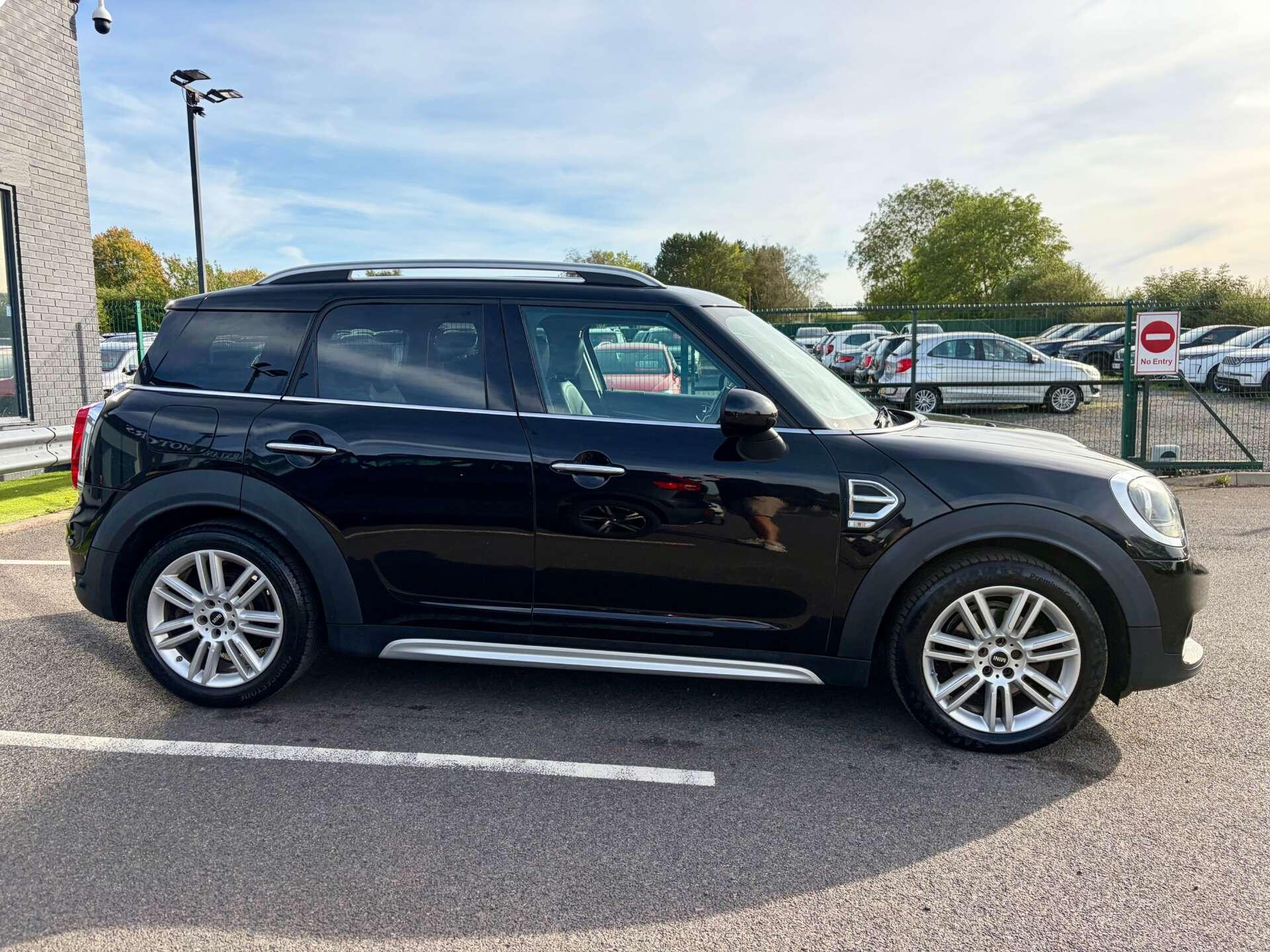 Mini Countryman view 9