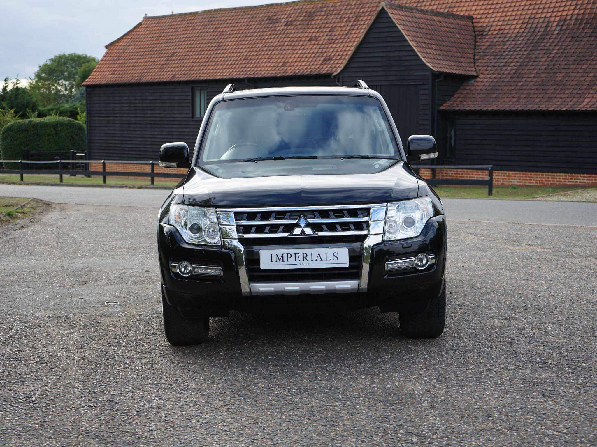 Mitsubishi Shogun view 10
