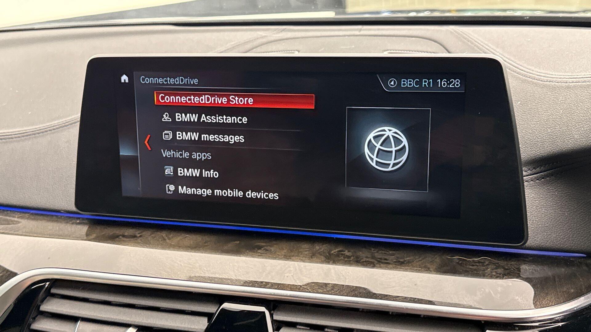 BMW 5 Series view 29