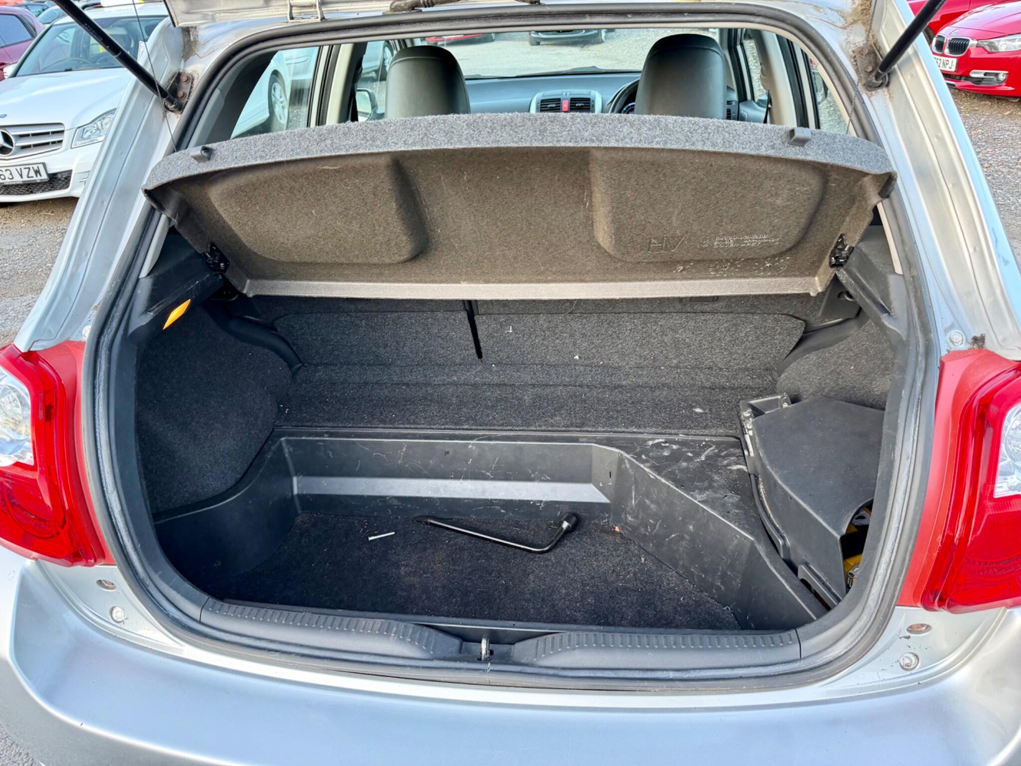 Toyota Auris view 56