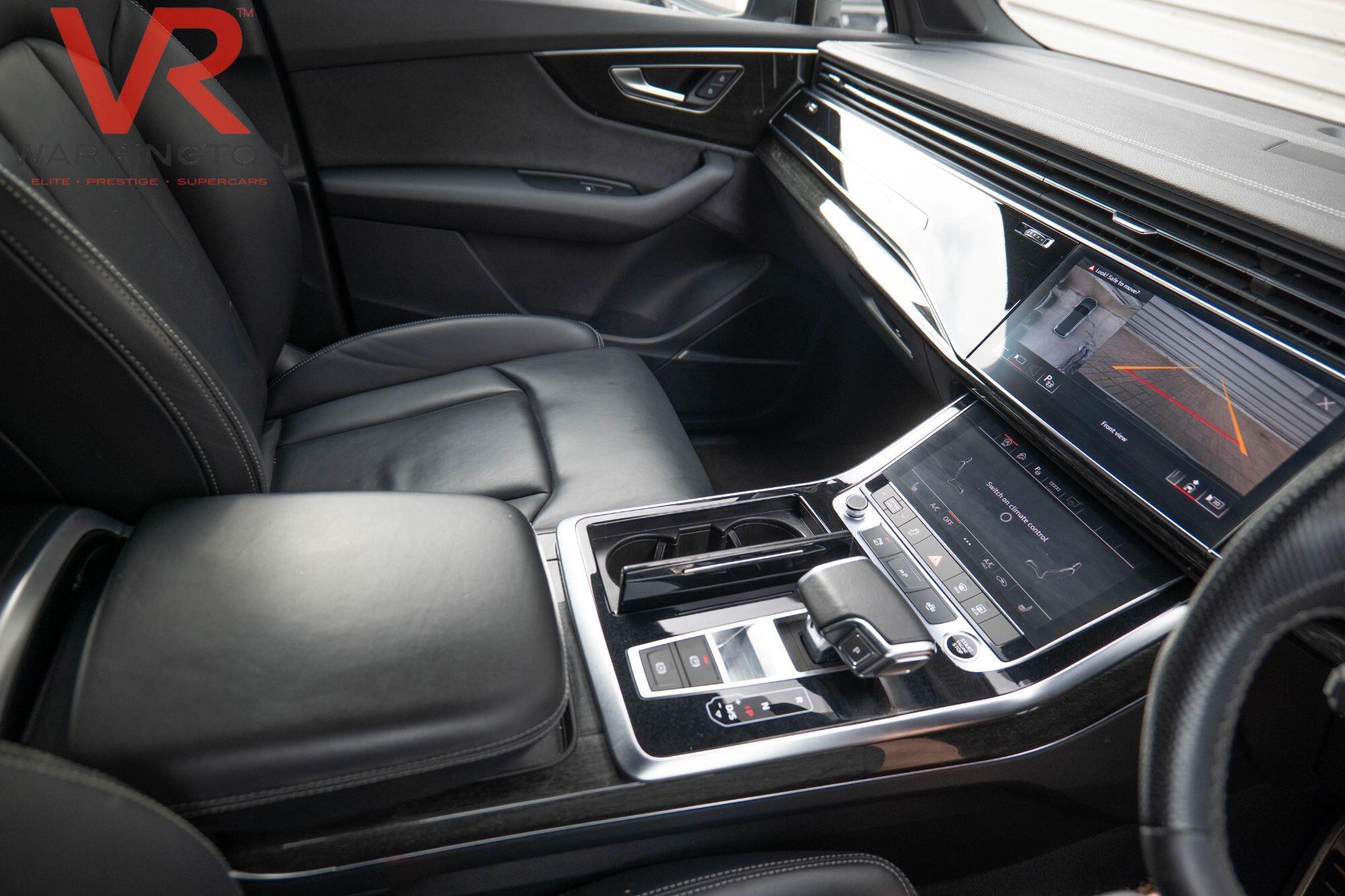 Audi Q7 view 27