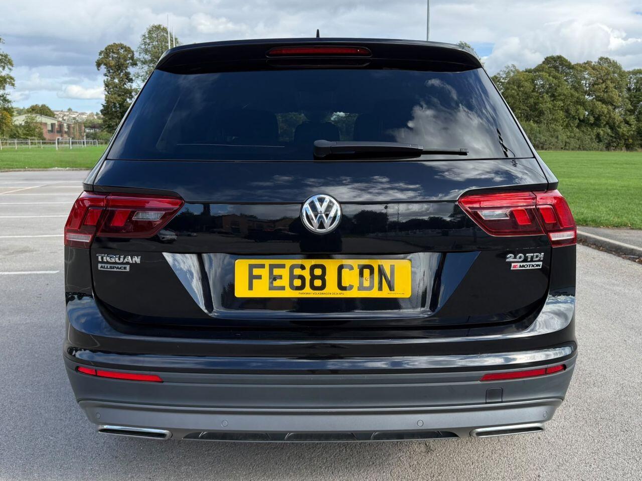 Volkswagen Tiguan Allspace view 5