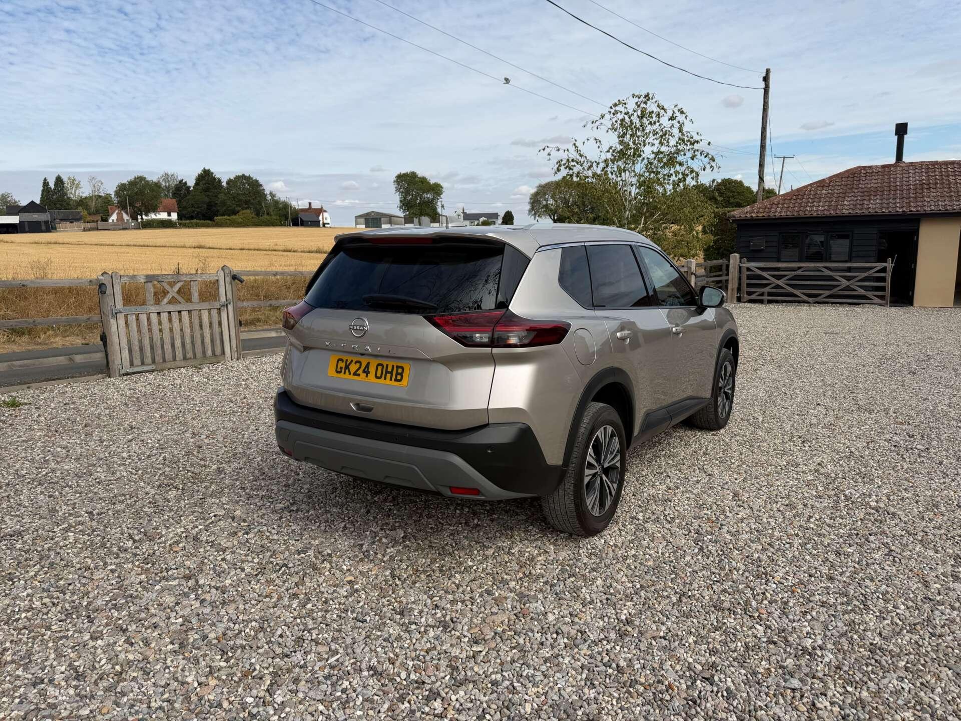 Nissan X-Trail view 4