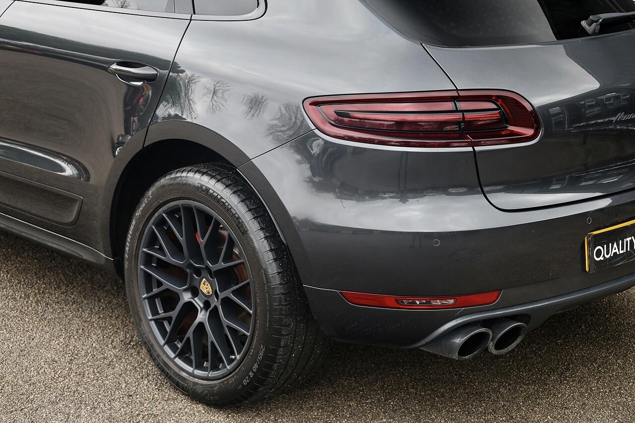 Porsche Macan view 27