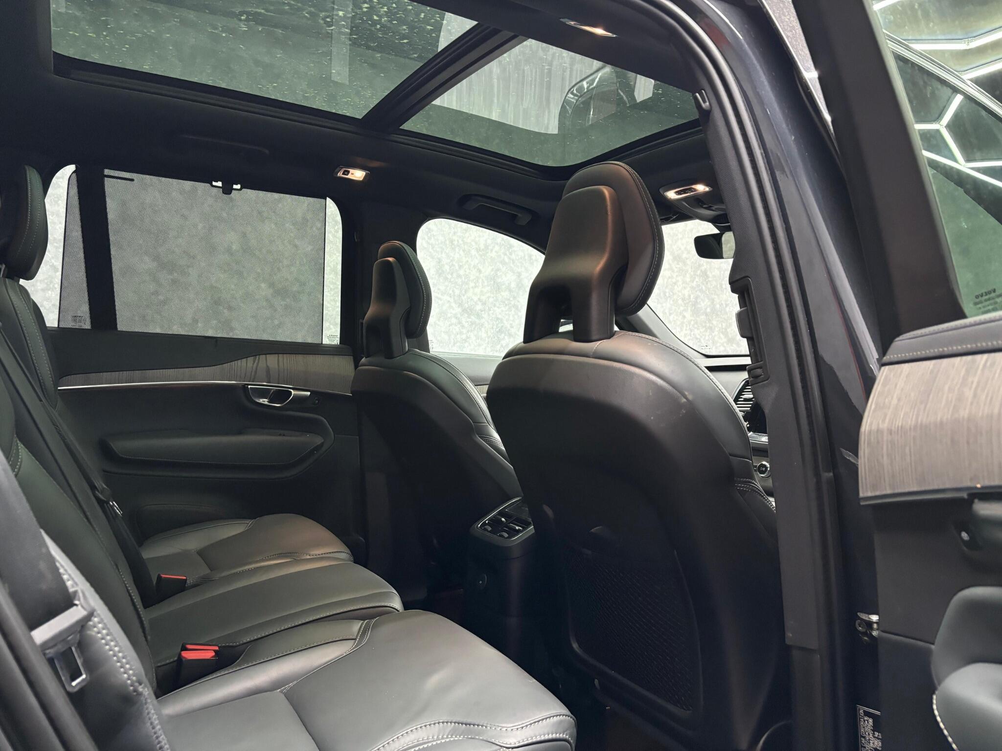 Volvo XC90 view 12
