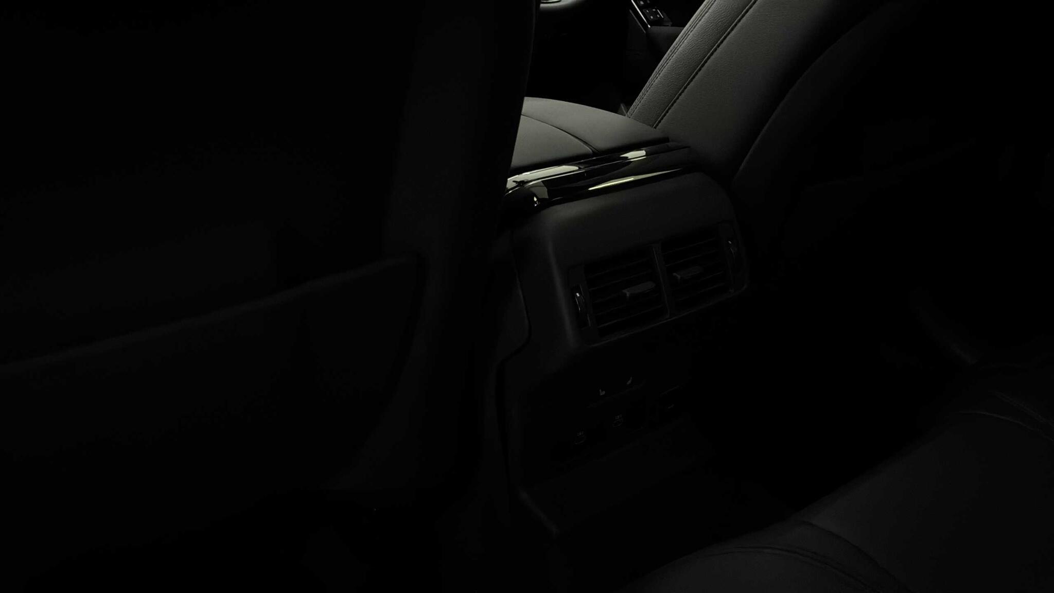 Land Rover Range Rover Velar view 18