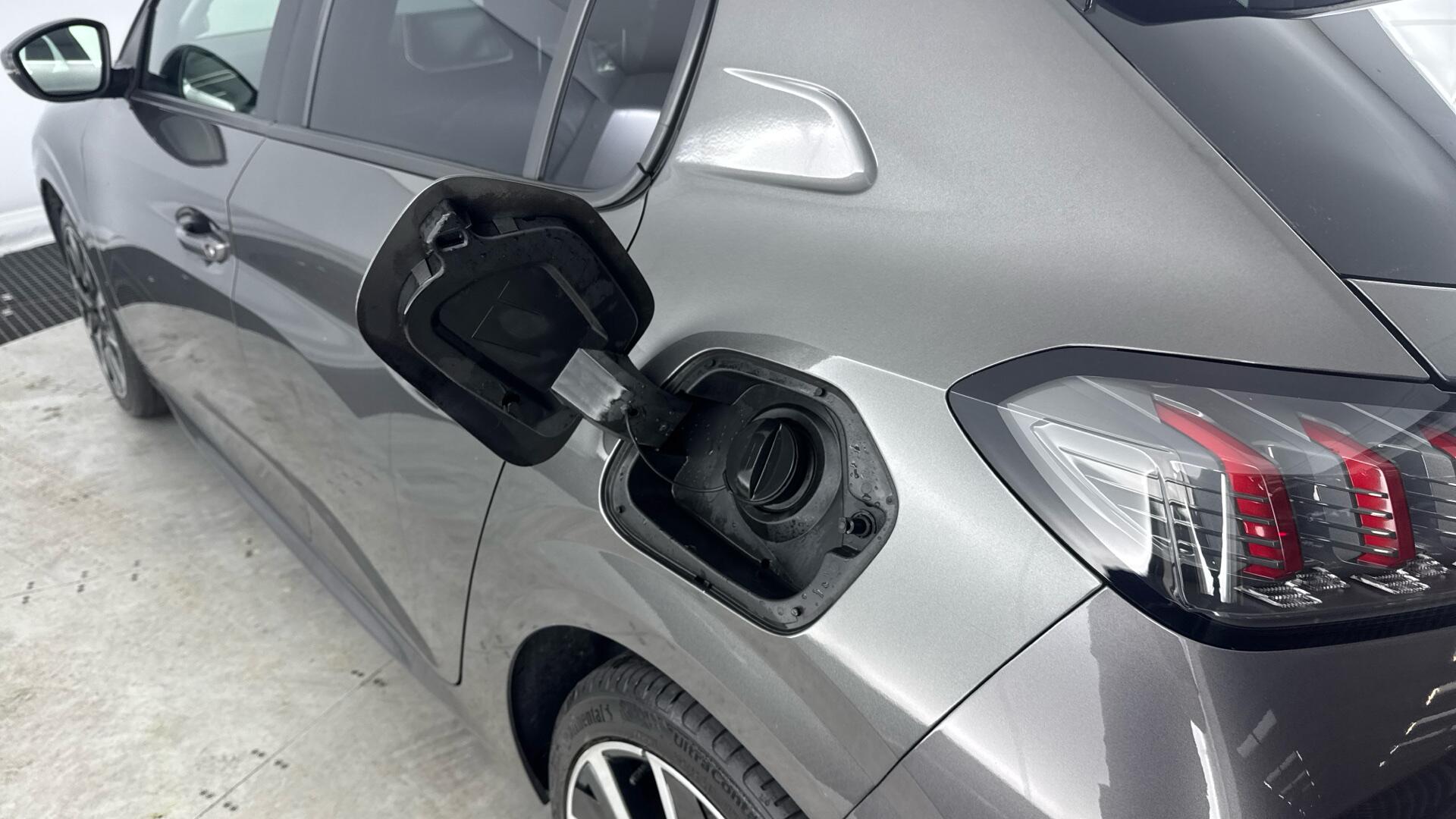 Peugeot 208 view 23