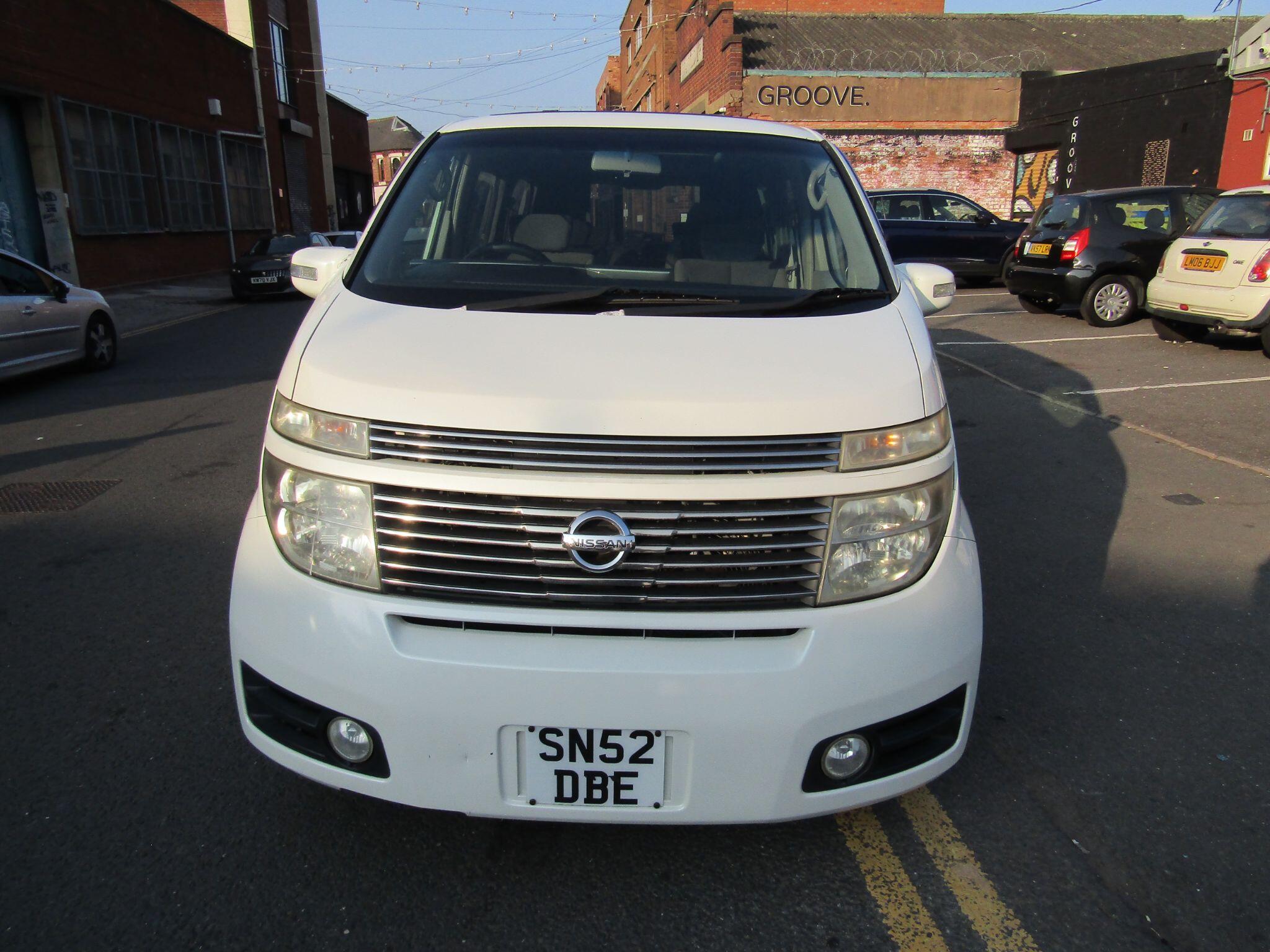 Nissan Elgrand view 2