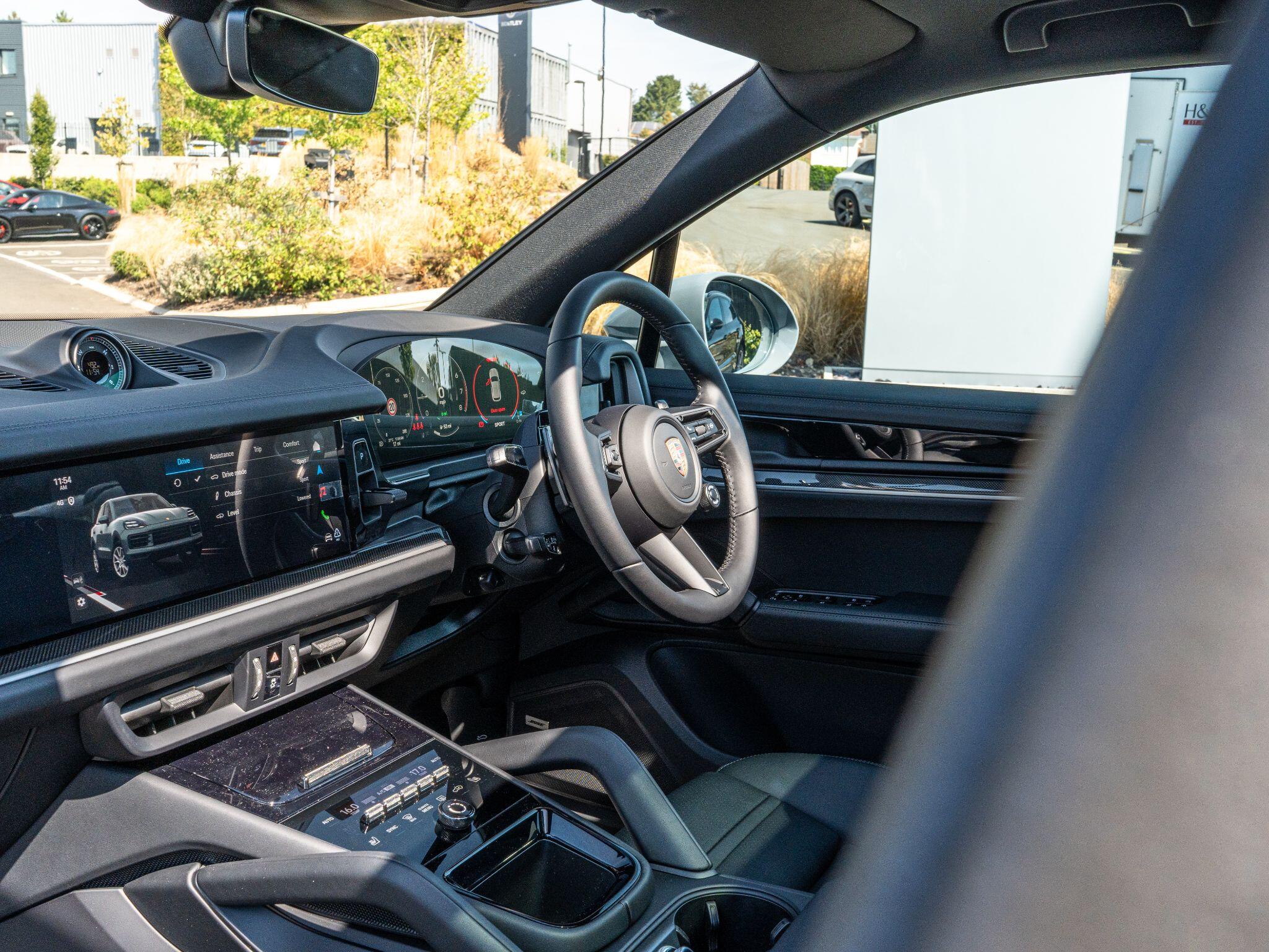 Porsche Cayenne view 33