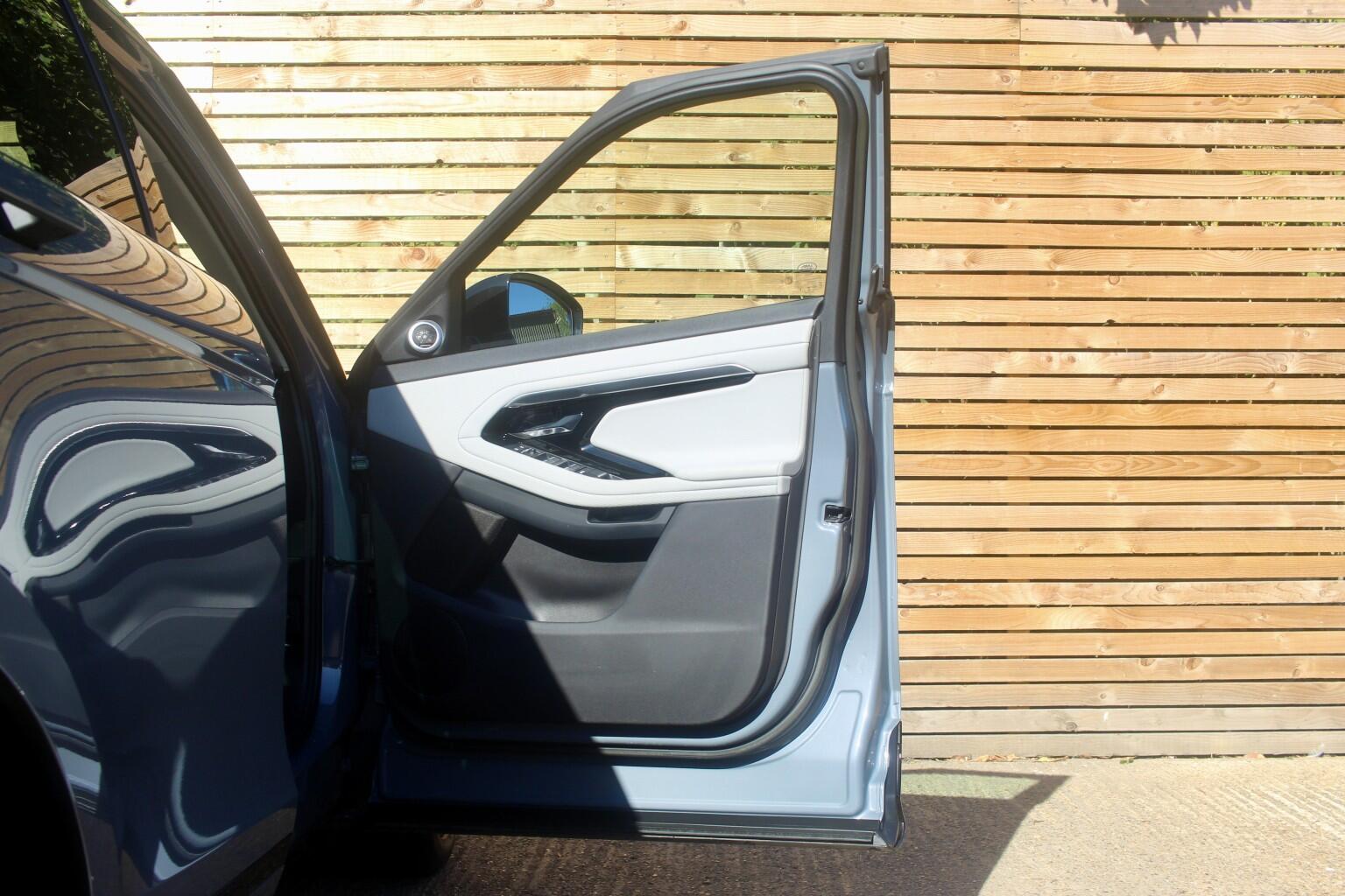 Land Rover Range Rover Evoque view 34