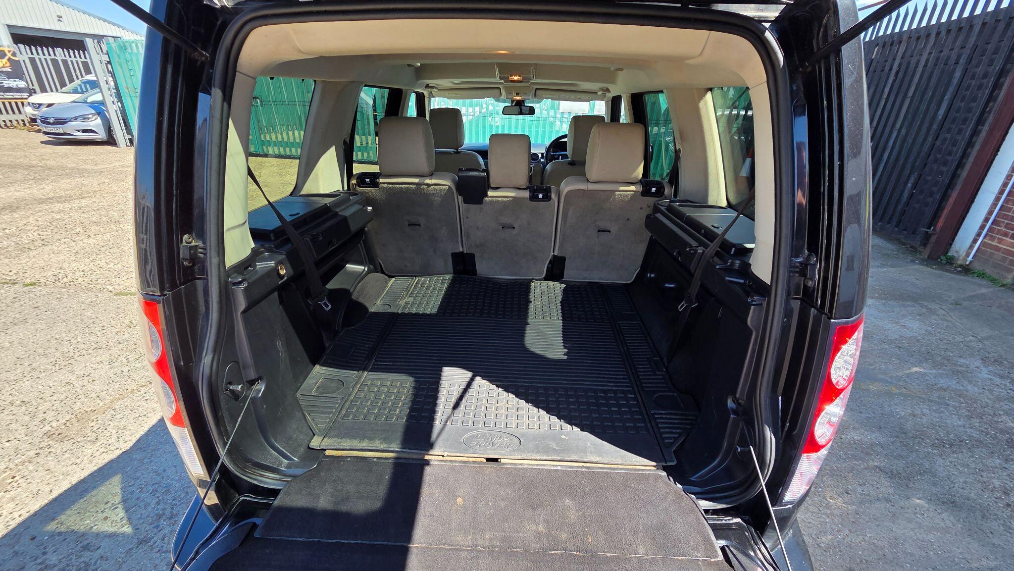 Land Rover Discovery 4 view 25