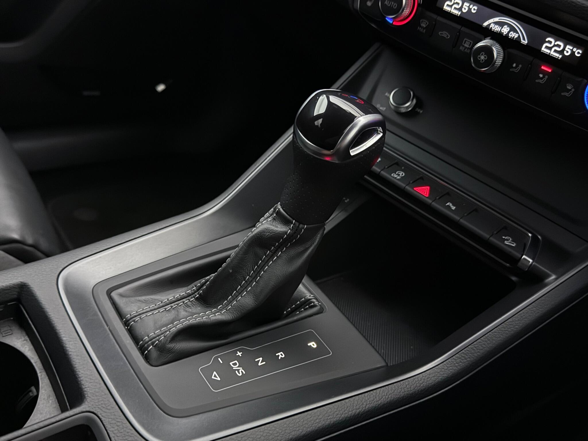 Audi Q3 view 23