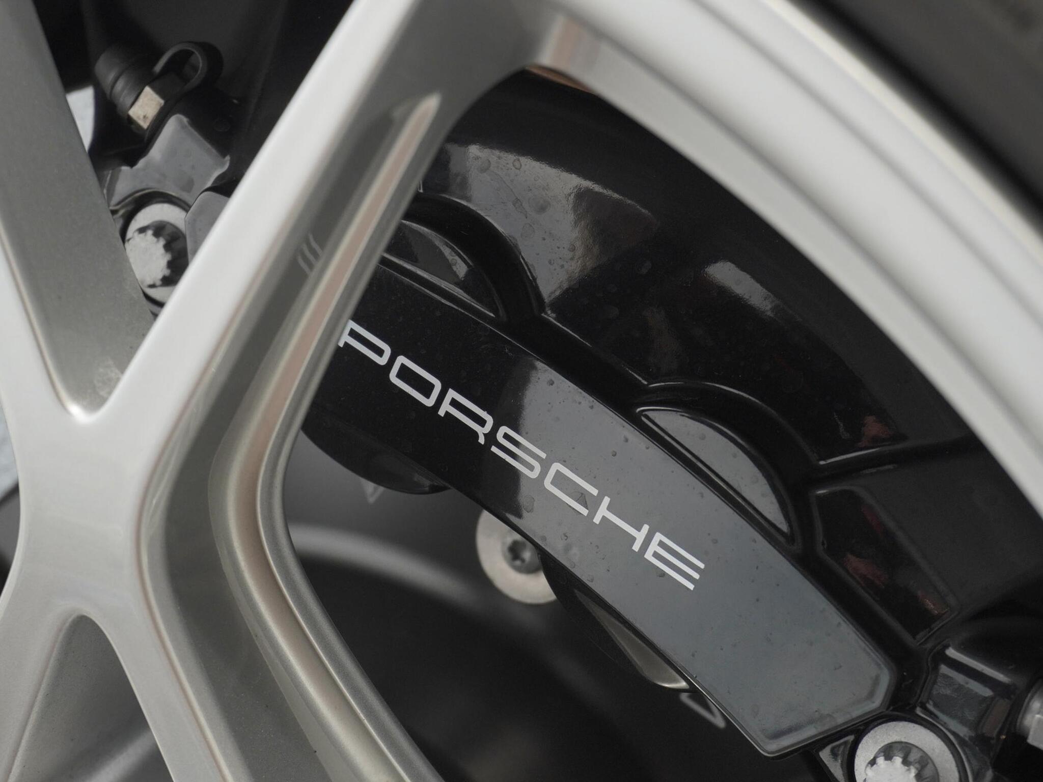 Porsche Cayman view 33