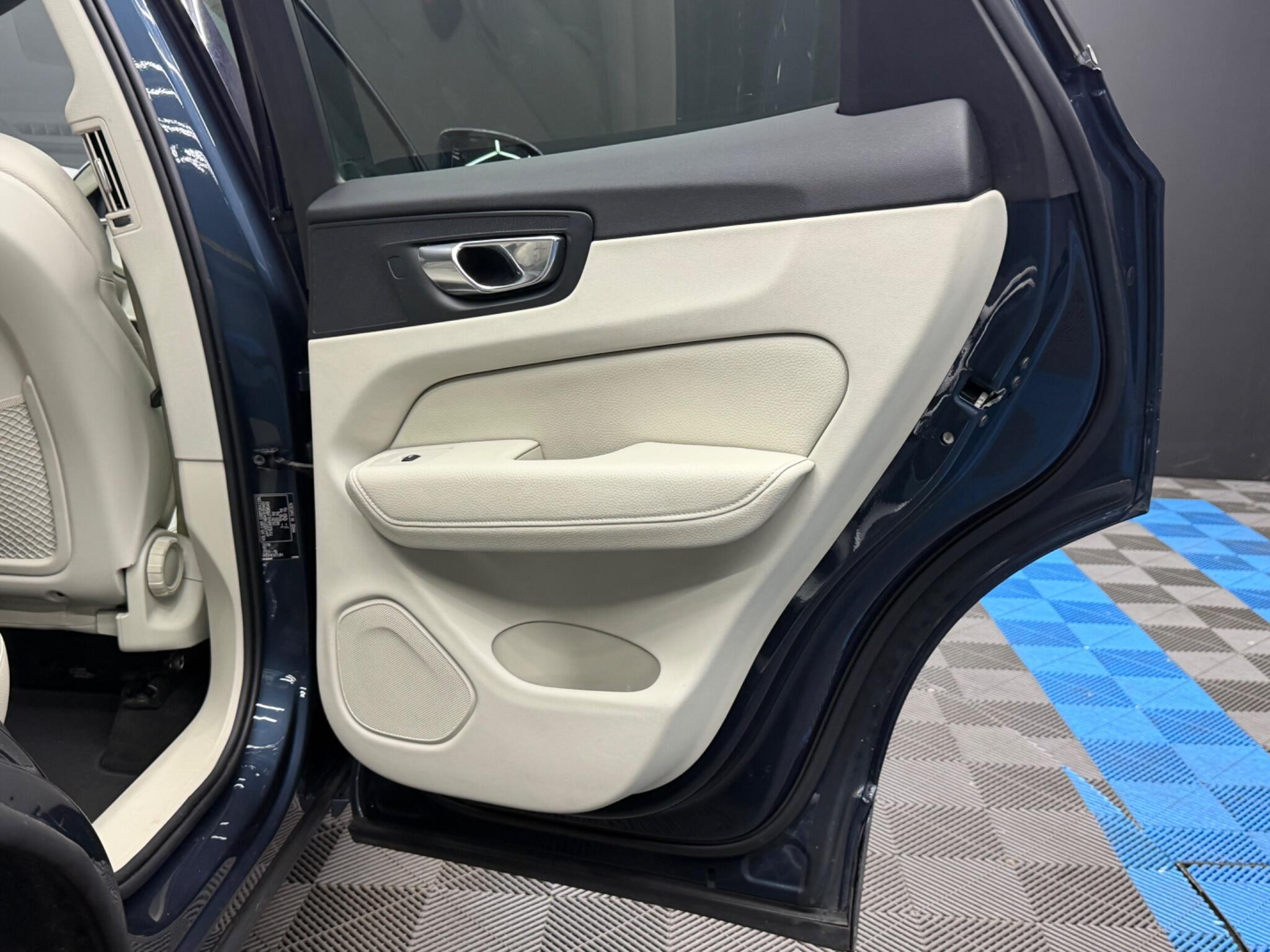 Volvo XC60 view 37