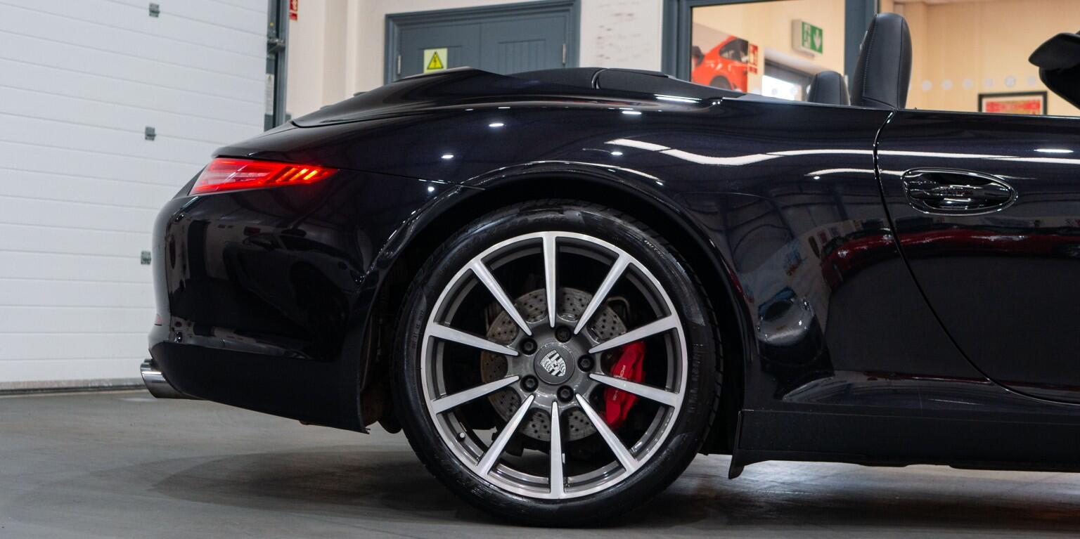 Porsche 911 view 11