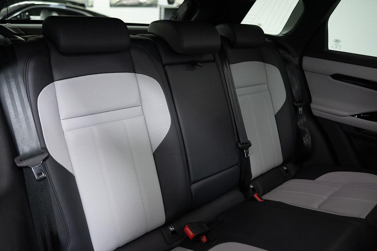 Land Rover Range Rover Evoque view 23