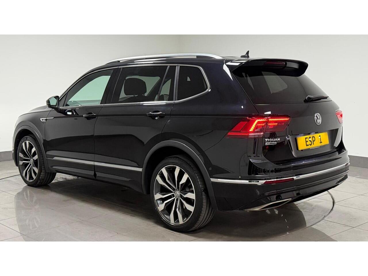 Volkswagen Tiguan Allspace view 6