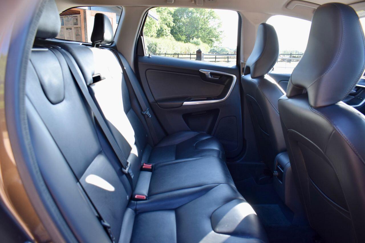 Volvo XC60 view 35