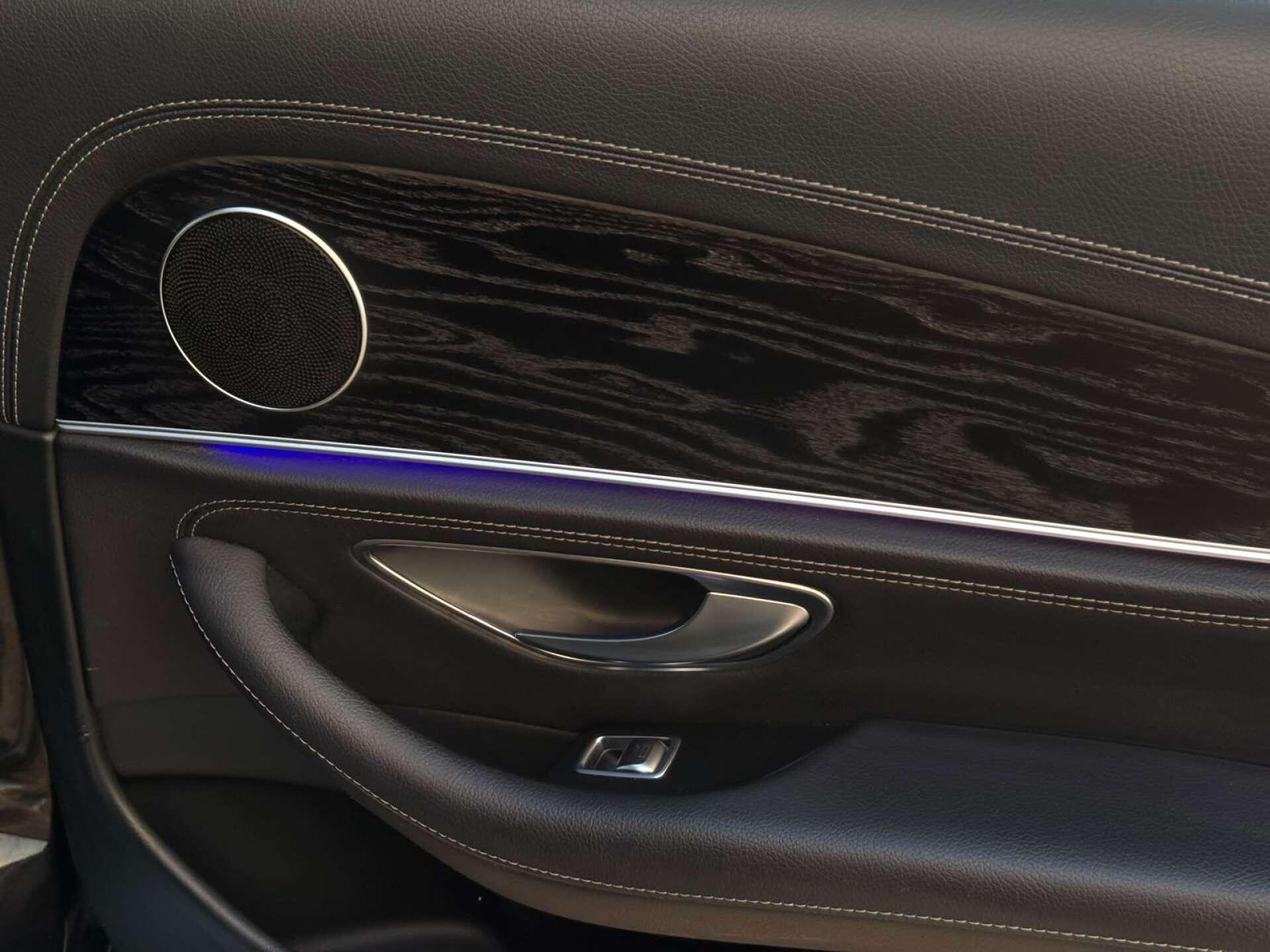Mercedes-Benz E Class view 30