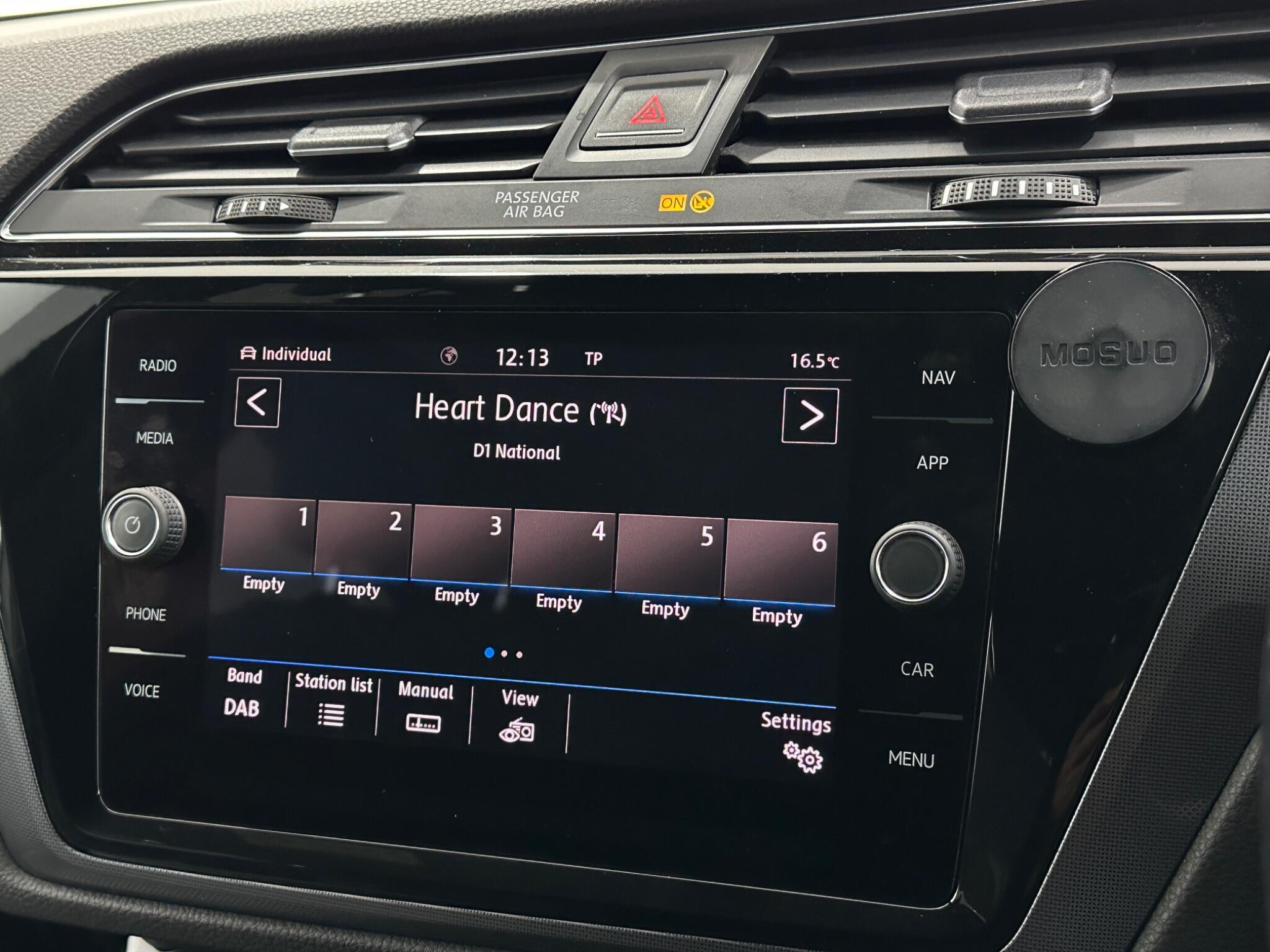Volkswagen Touran view 26