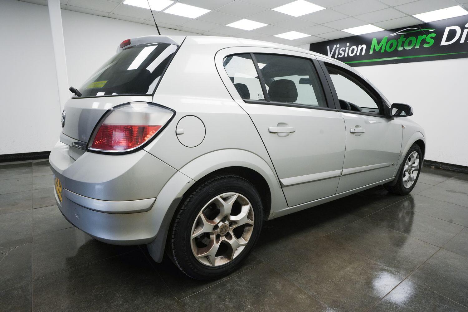 Vauxhall Astra view 3