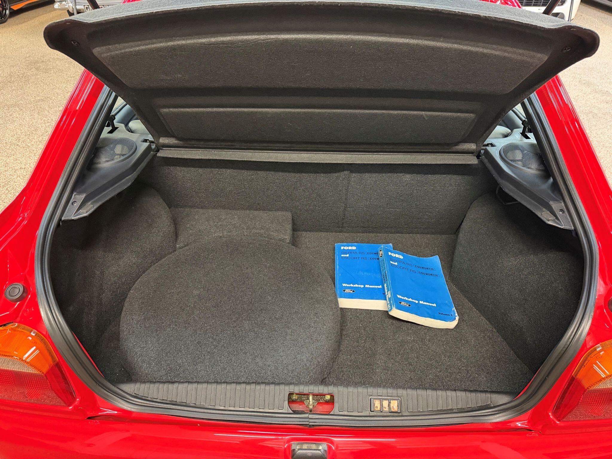 Ford Escort view 18