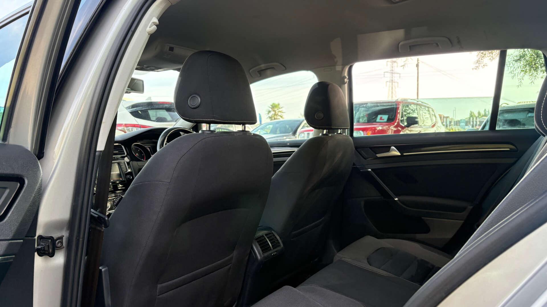 Volkswagen Golf view 13
