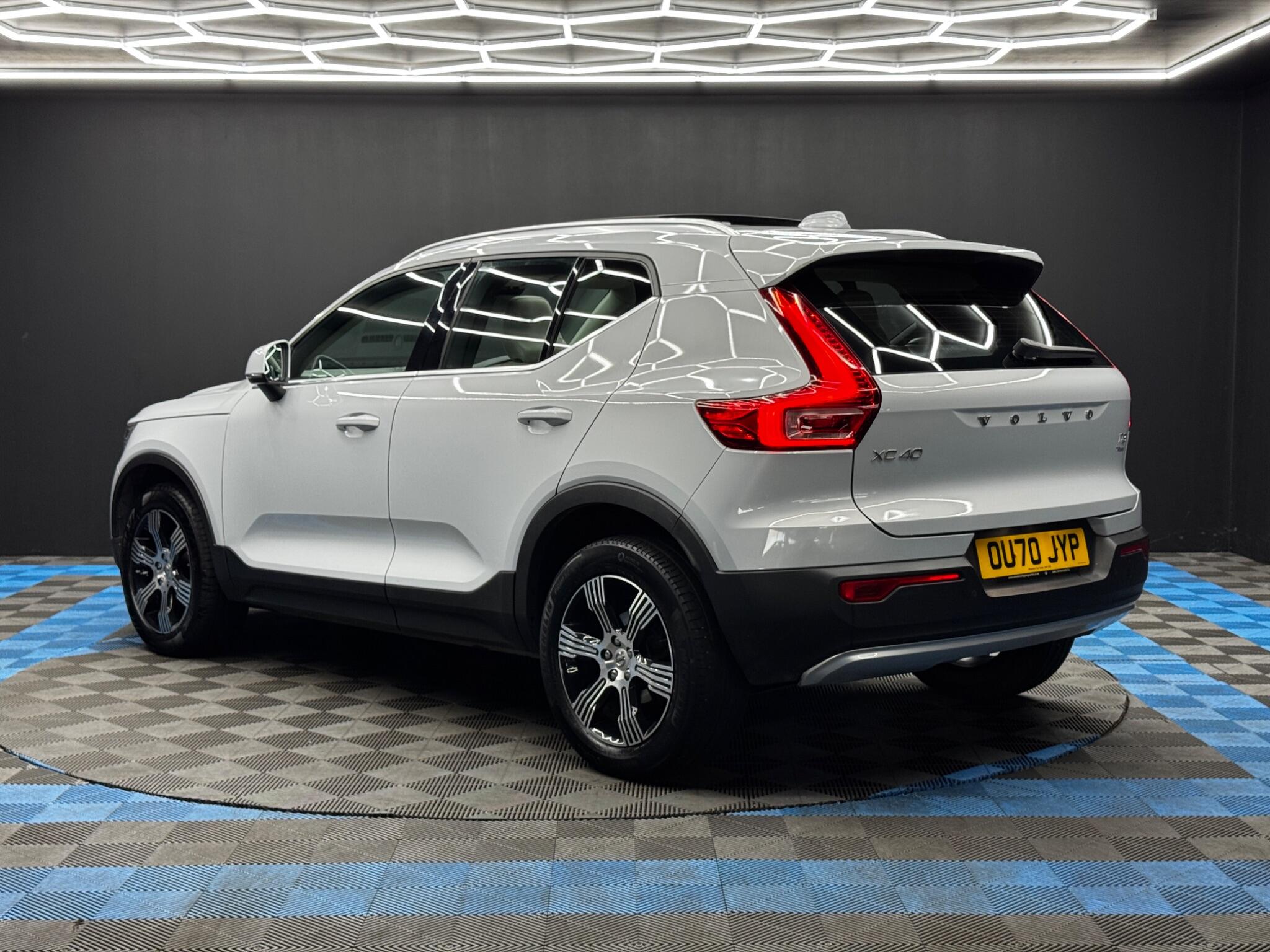 Volvo XC40 view 7